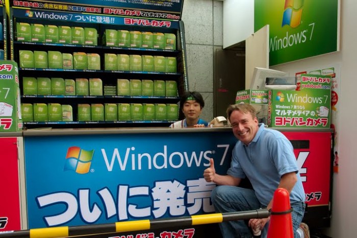 Linus gives a Thumbs Up to Windows 7